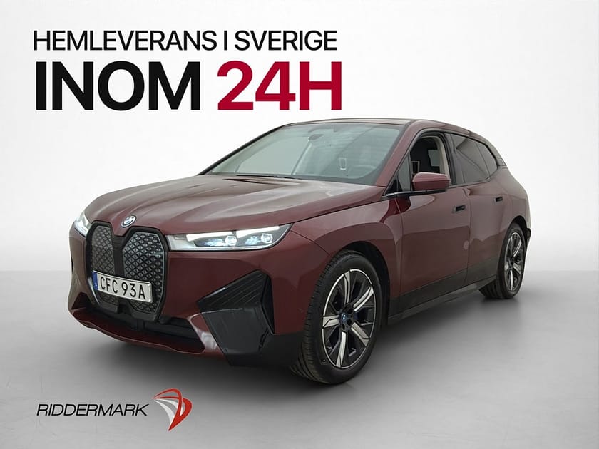 Bild 1 av BMW iX xDrive50 Sport MOMS Skinn 360° Luftf H/K CarPlay Drag