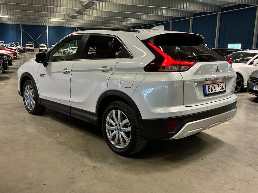 Bild 5 av Mitsubishi Eclipse Cross PHEV 2.4 MIVEC S-AWC| Vinterhjul | Backkamera | Keyless