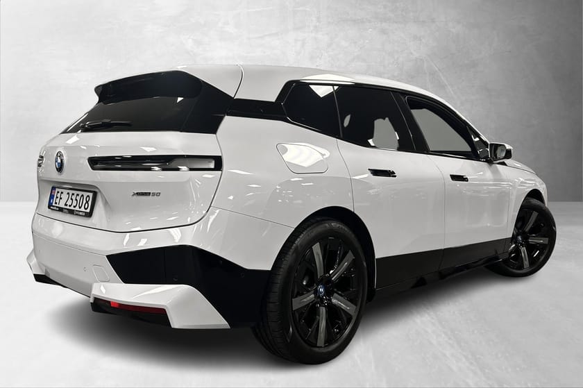 Bilde 3 av BMW iX xDrive50 50 Fully Charged, Sport, Sky lounge, Laser, 21'', Krok