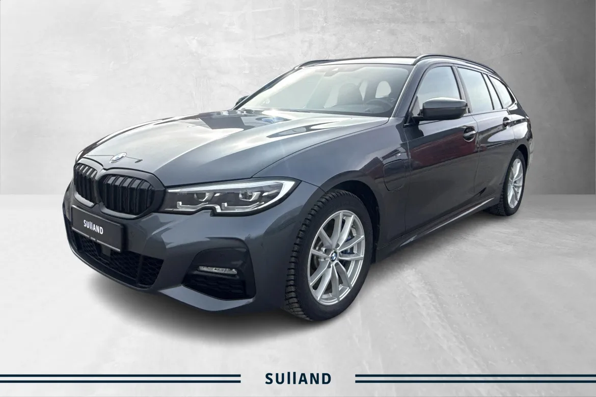 Bilde av BMW 330e xDrive Touring