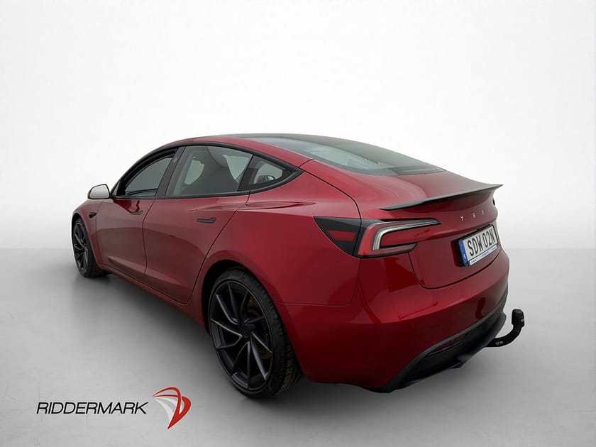 Bild 5 av Tesla Model 3 Performance Dragkrok Skärm-bak Svensksåld