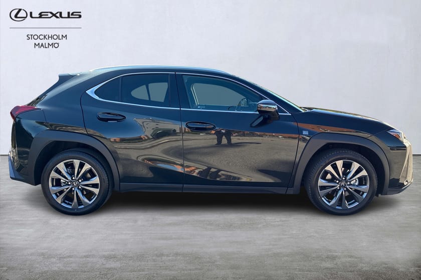 Bild 5 av Lexus UX 300h F sport Design B-kamera Döda vinkel Elbaklucka