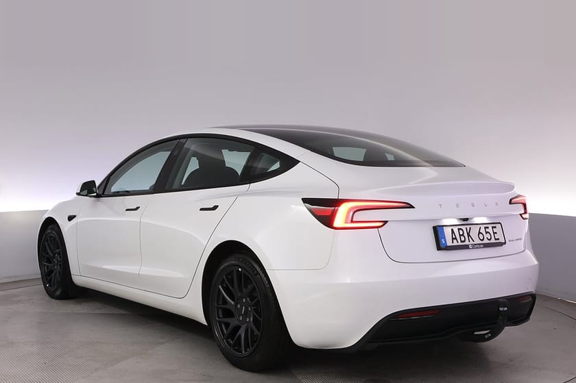 Bild 4 av Tesla Model 3 Long Range AWD Highland Autopilot Drag Pano