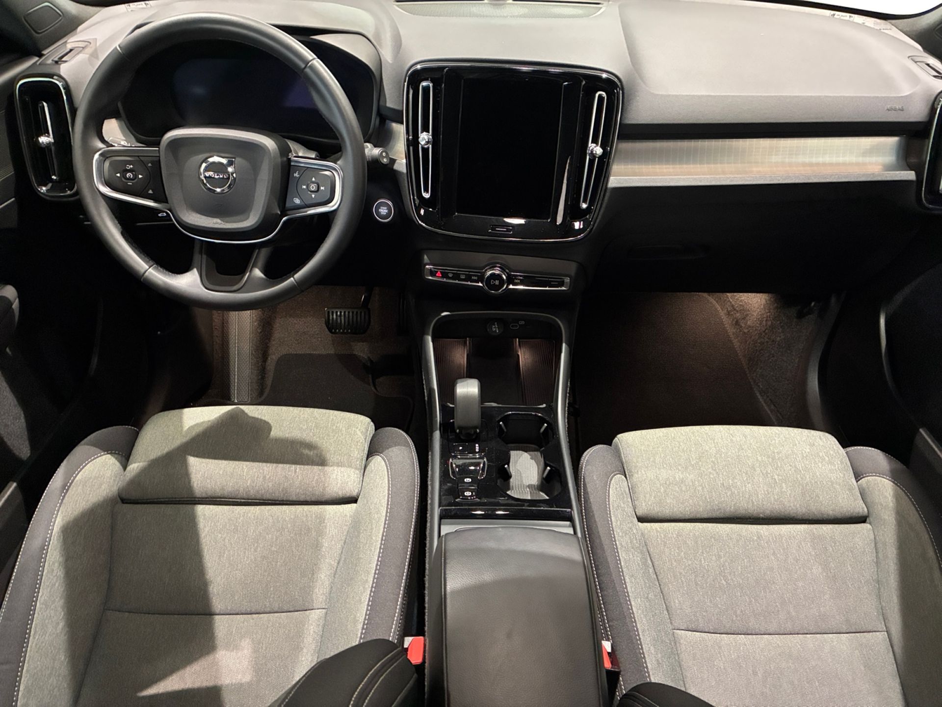 Volvo XC40 B3 FWD Bensin Plus Dark 2025, bild 4/10
