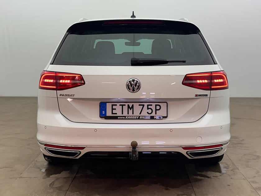 Bild 5 av Volkswagen Passat Sportscombi SC 2.0 TDI R-Line 4M GT DSG B-kamera Drag Värmare