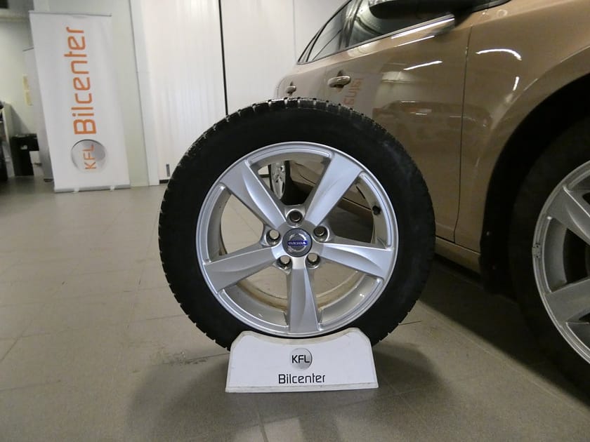 Bild 2 av Volvo V40 T2 Drag-Värmare-SoV *Kamremsbytt* *Endast 5972 mil*