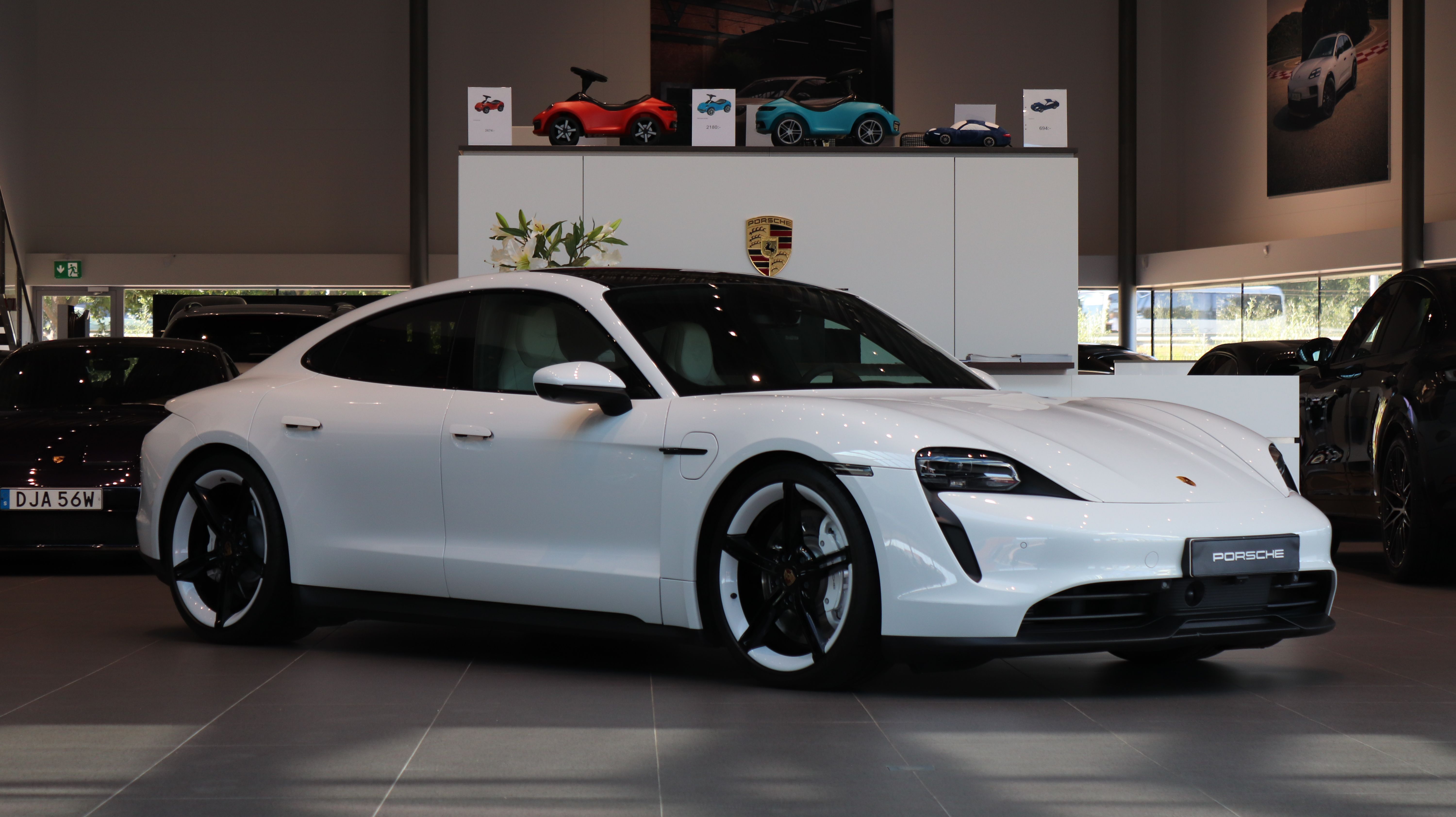 Porsche Taycan 490 hp