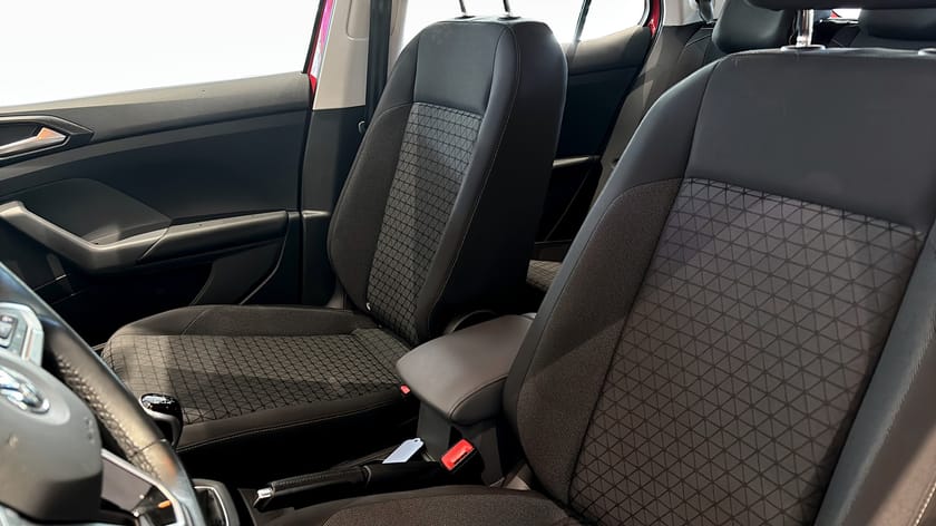 Bild 4 av Volkswagen T-Cross TSI 95hk Vinterpaket/Multi-ratt