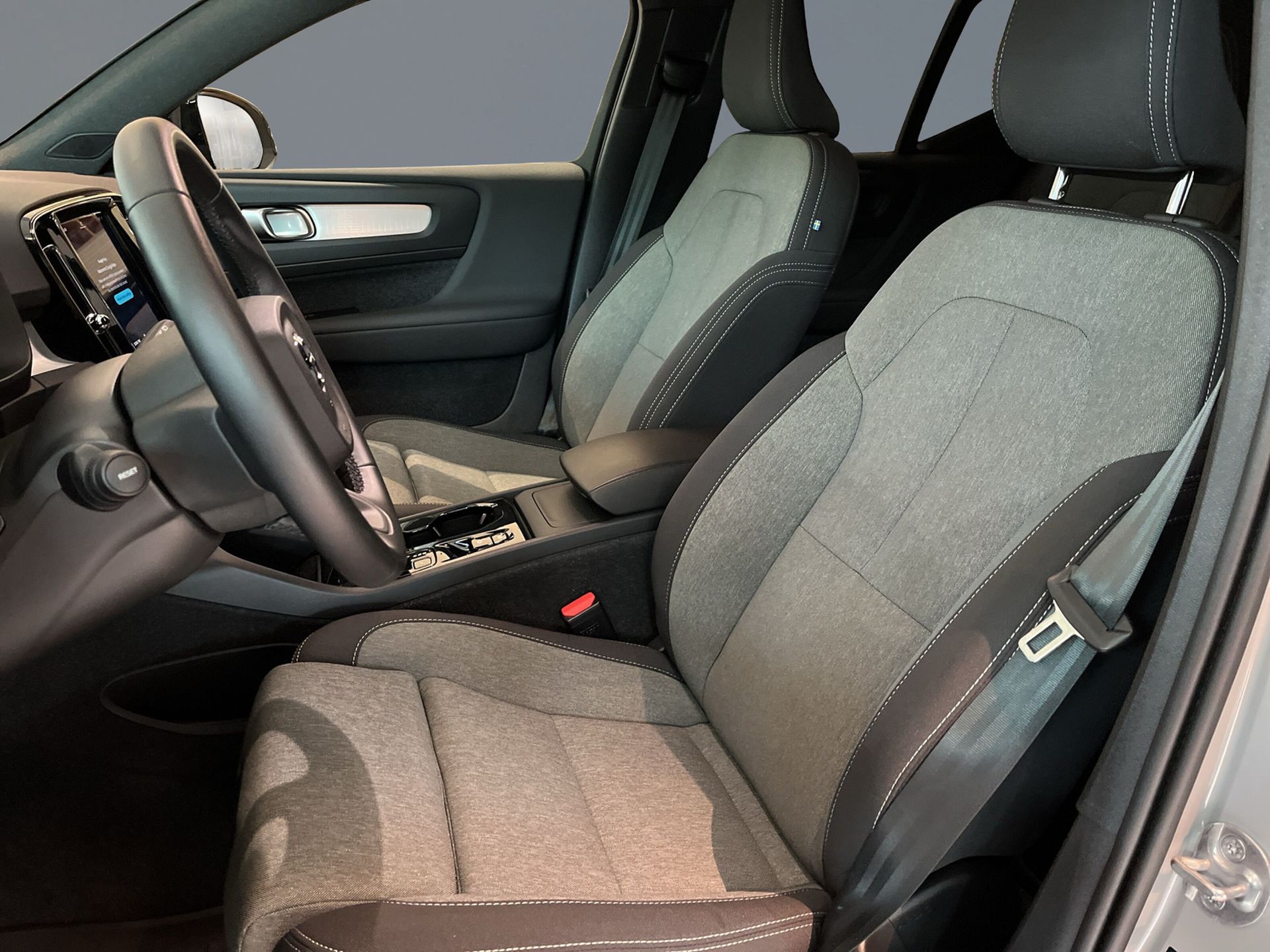 Volvo XC40 B3 FWD Bensin Plus Dark 2025, bild 5/10