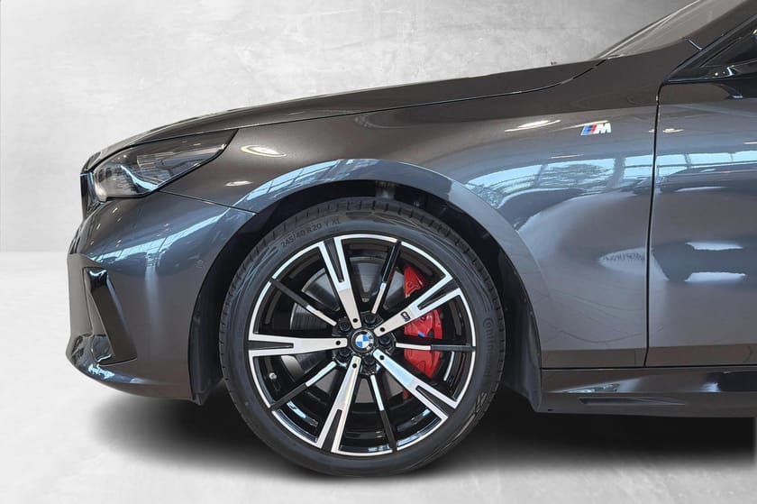 Bilde 4 av BMW i5 xDrive40 Touring Fully charged M pro Panorama krok 360 B&W