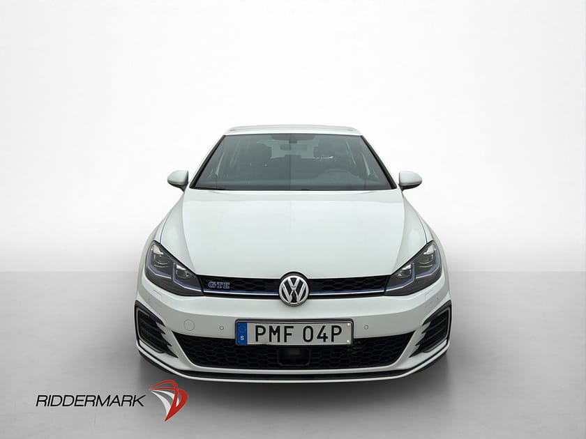 Bild 2 av Volkswagen Golf GTE 204hk Digital cockpit Värmare Nyservad