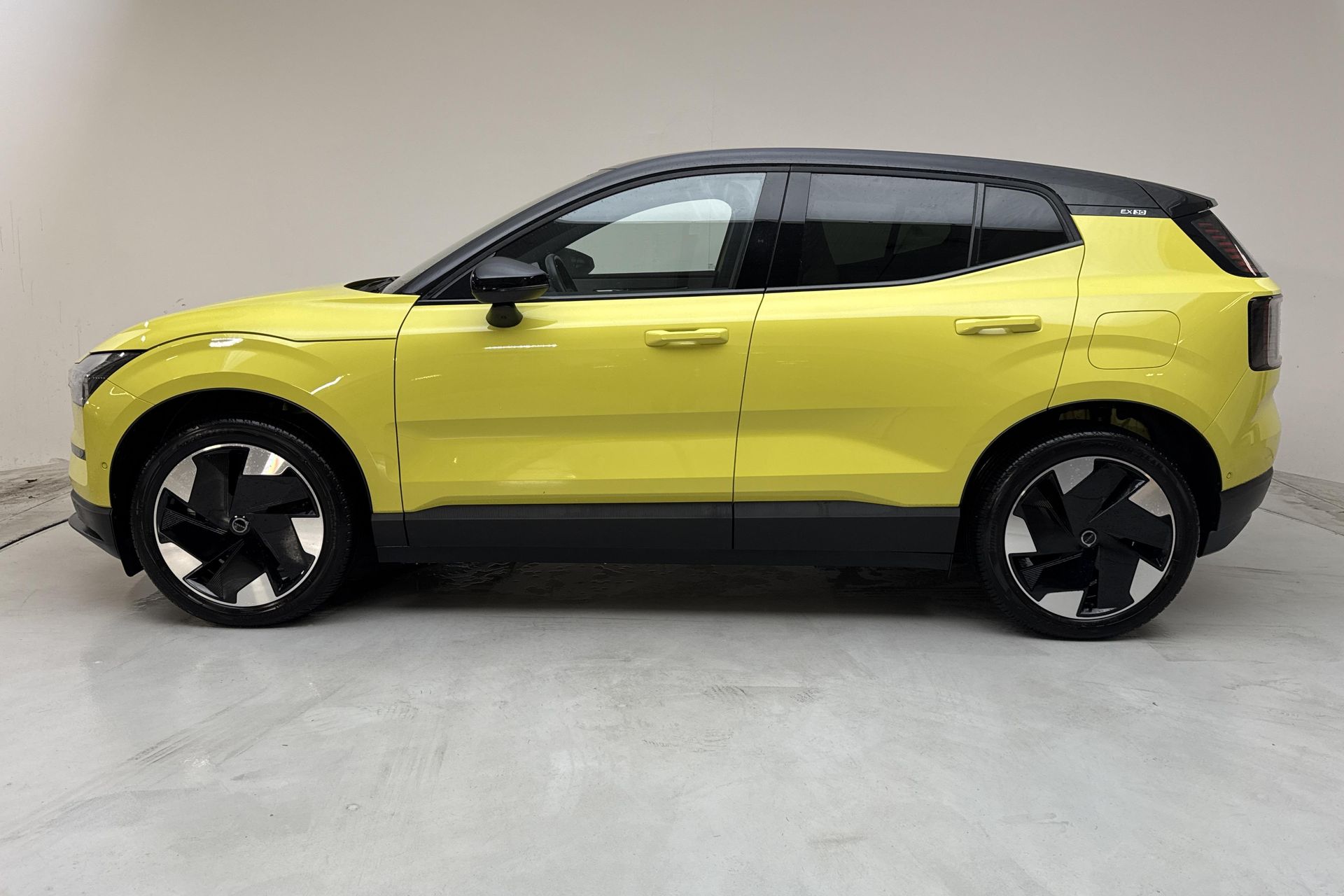 Volvo EX30 Extended Range 2024, kuva 2/10
