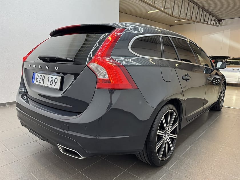 Bild 3 av Volvo V60 D4 190hk Summum Värmare/Navi/Bkamera/Krok/Läder