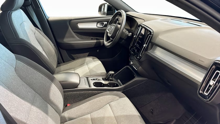Bild 3 av Volvo XC40 B4 Dragkrok Backkamera