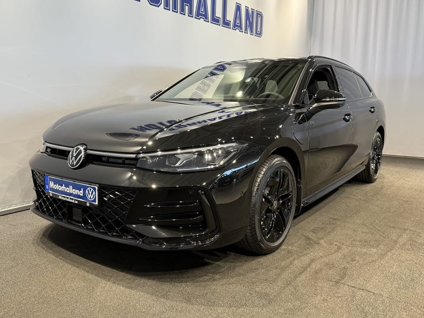 Bild 3 av Volkswagen Passat Variant eHybrid R-Line / Pano / HUD /Massage / Drag
