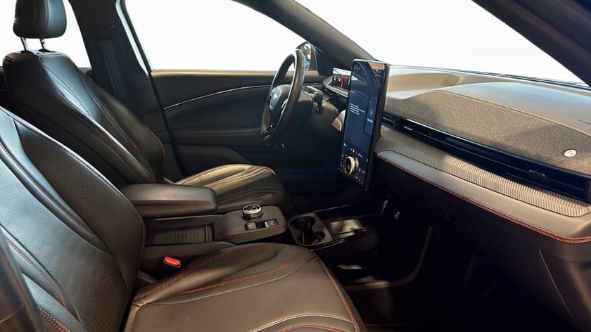 Bild 3 av Ford Mustang Mach-E Standard Range AWD 269hk 400km | B&O | 360 Kamera