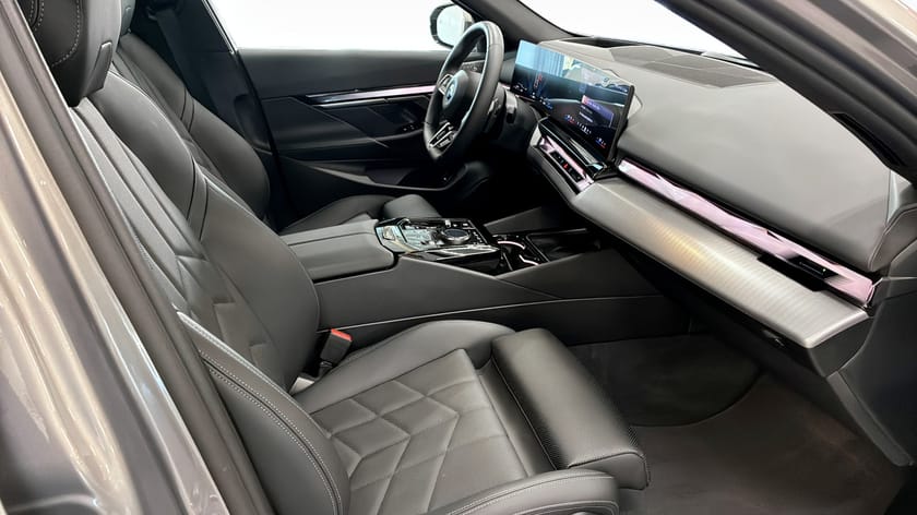 Bild 3 av BMW 530e xDrive Touring M-Sport Bowers/Wilk 20" Iconic glow