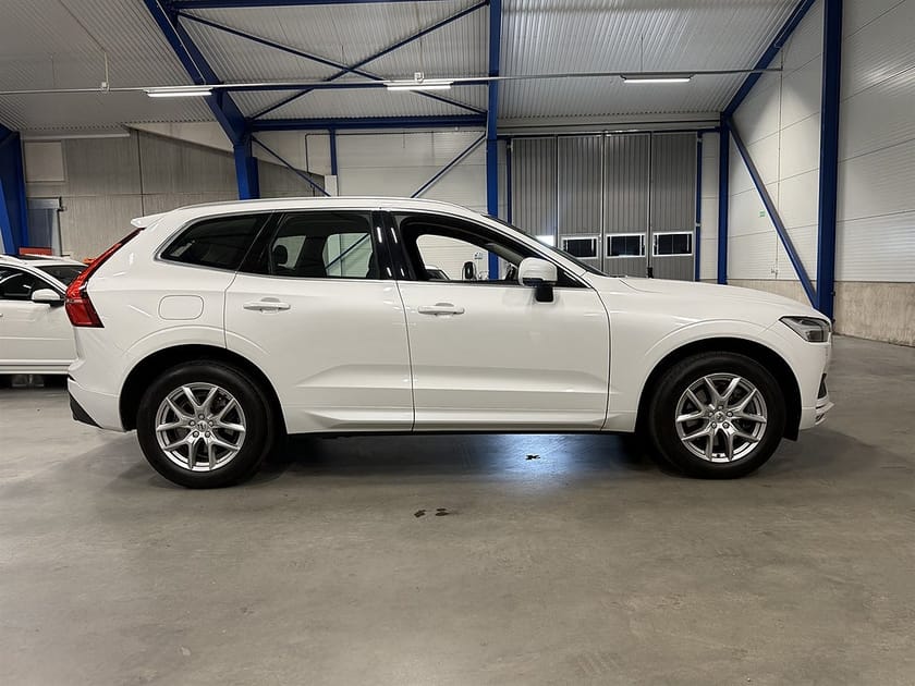Bild 3 av Volvo XC60 B4 197 HK Momentum Advanced / Drag /