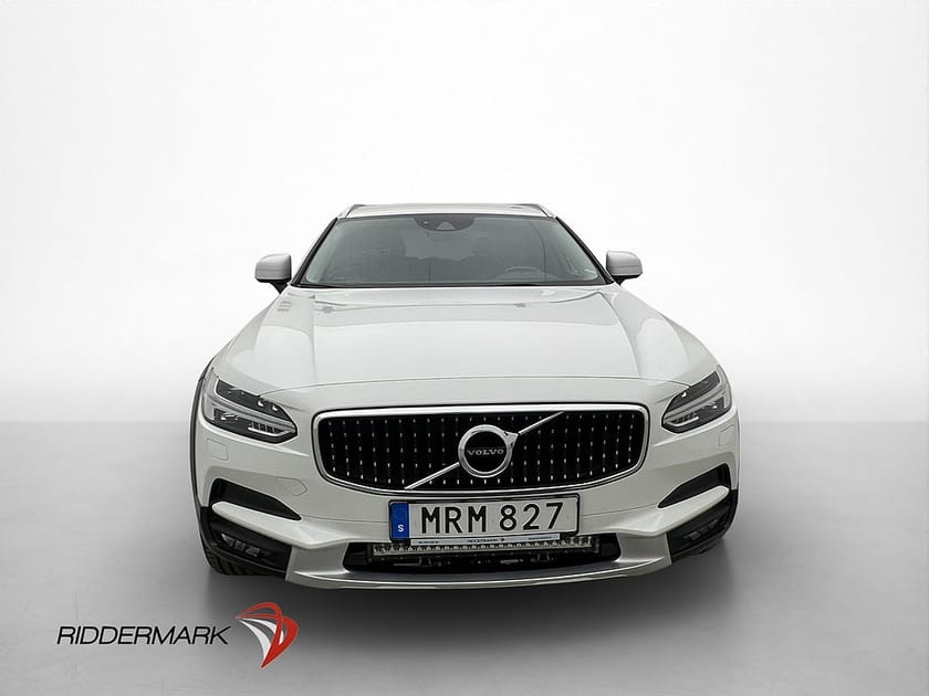 Bild 2 av Volvo V90 Cross Country AWD Momentum D4 VOC Kamera Navi Drag