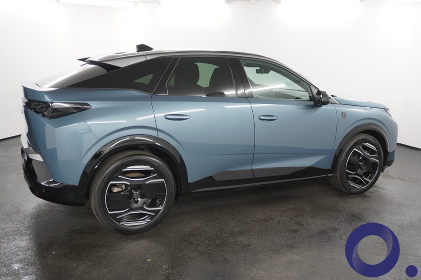 Bilde 2 av Peugeot E-3008 GT, Tilhengerfeste, skinn, massasje