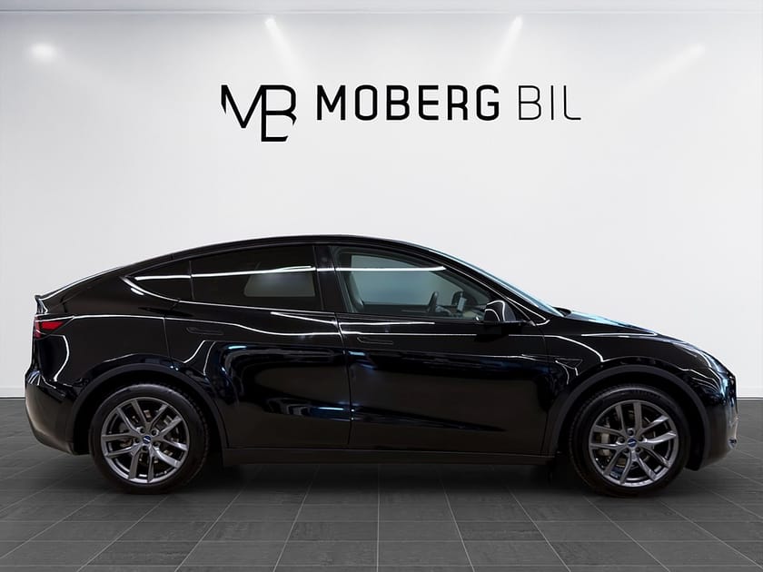 Bild 5 av Tesla Model Y Standard Range RWD 299hk Pano Drag Läder Navi