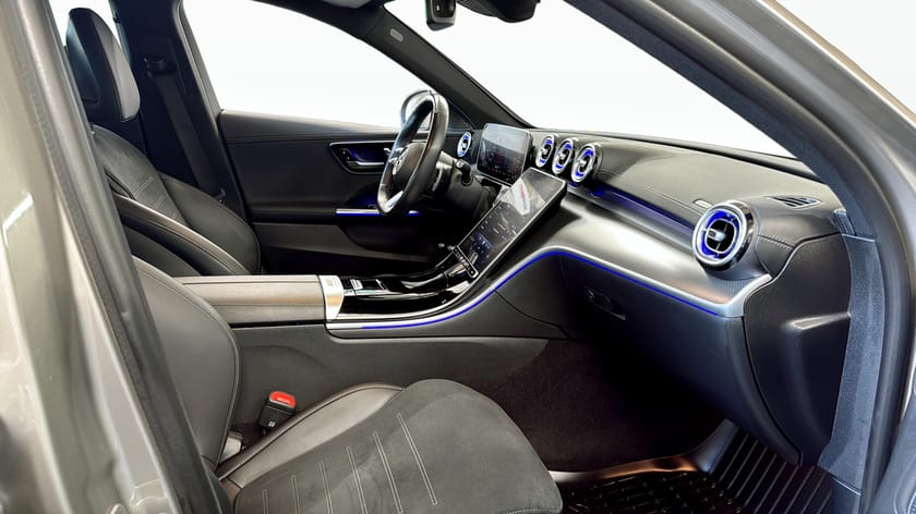 Bild 3 av Mercedes-Benz C 300 T e AMG Navi Värm Adaptiv Keyless