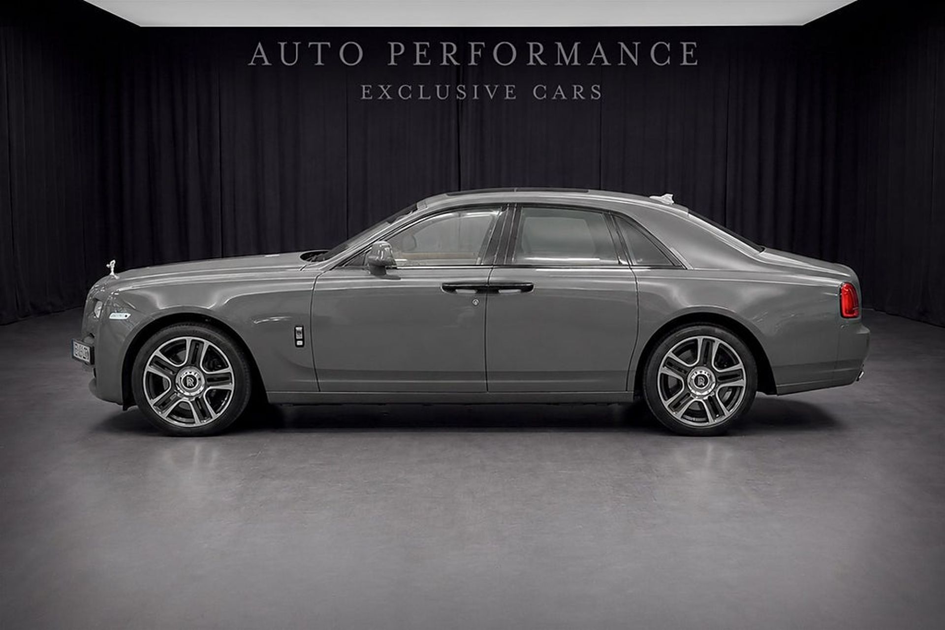 Rolls-Royce Ghost 2016, bild 2/16