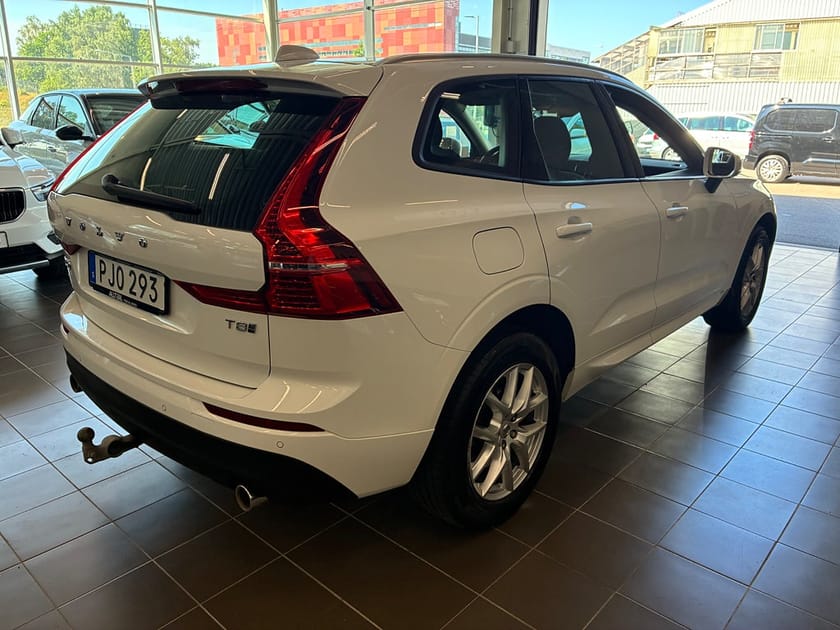 Bild 5 av Volvo XC60 T8 Twin Engine AWD Geartronic Momentum Pano/Drag/Värmar