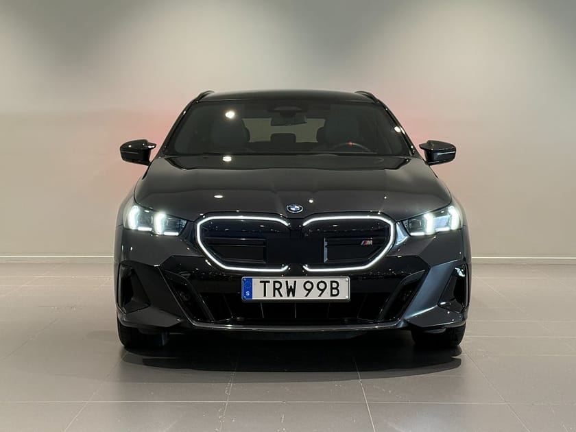 Bild 2 av BMW i5 M60 xDrive Touring M Sport Pro Panorama Drag B&W 21"