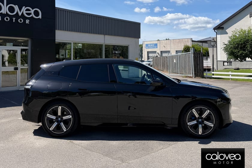 Bild 1 av BMW iX xDrive40 326hk 4WD Automat - Sportpaket, Elinfällbar dragkrok