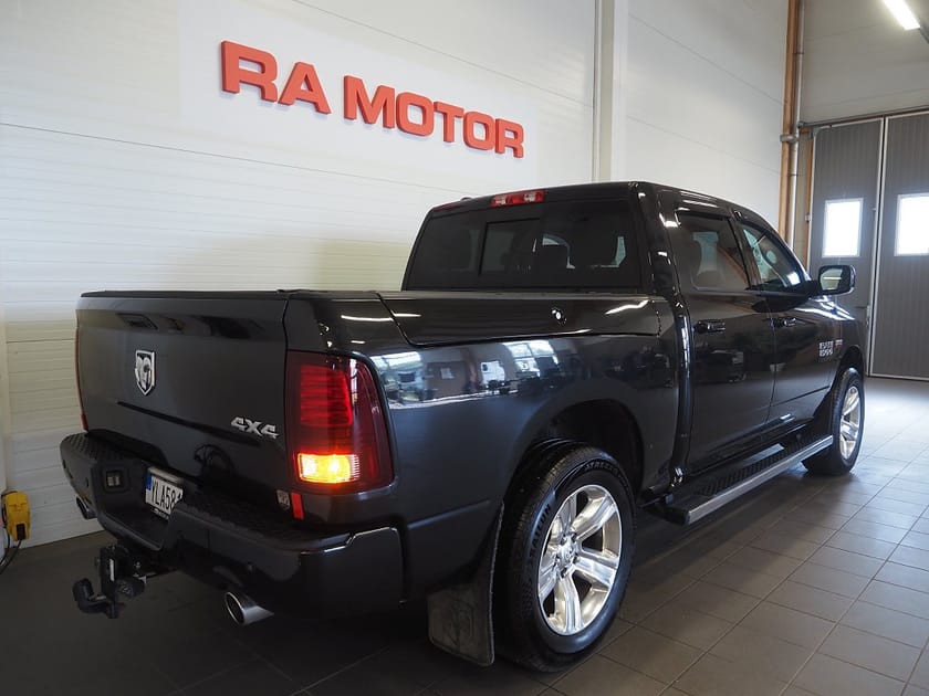 Bild 5 av RAM 1500 Crew Cab Sport 5.7 V8 395hk HEMI 4x4 TorqueFlite |Taklucka|Drag|