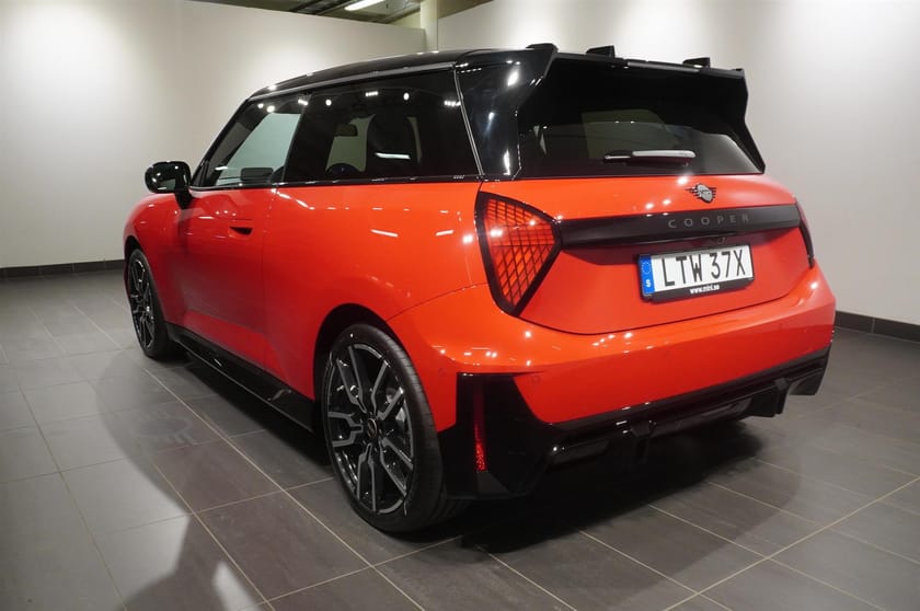 Bild 2 av MINI Cooper E JCW Pano Head-Up Backkamera