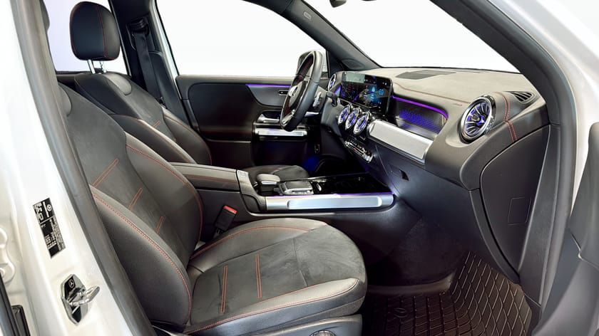 Bild 3 av Mercedes-Benz EQB 300 4MATIC AMG Widescreen Navi B-kamera 5-sits