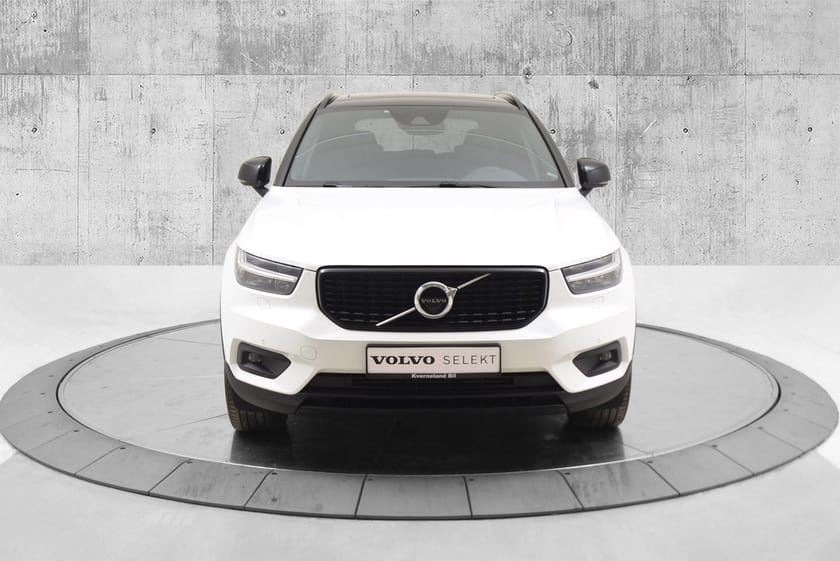 Bilde 2 av Volvo XC40 D4 190 HK/R-Design/Skinn/Hengerfeste