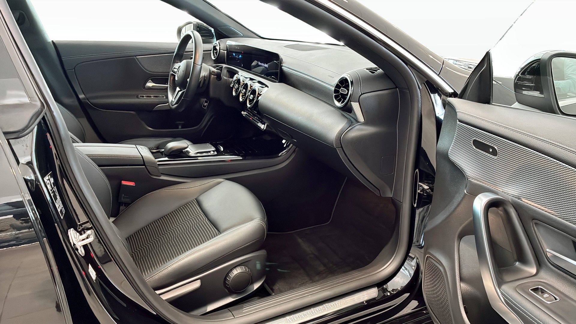 Mercedes-Benz CLA 200 2022, photo 3/10