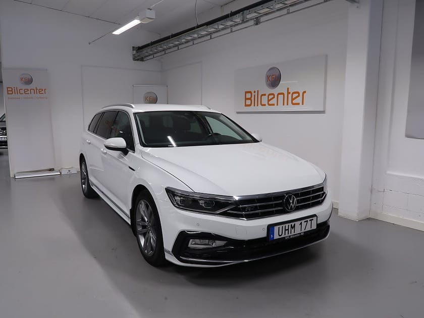 Bild 1 av Volkswagen Passat Sportscombi 2.0 TDI 4M GT R-Line V-Däck ingår Cockpit-Drag-Värmare-