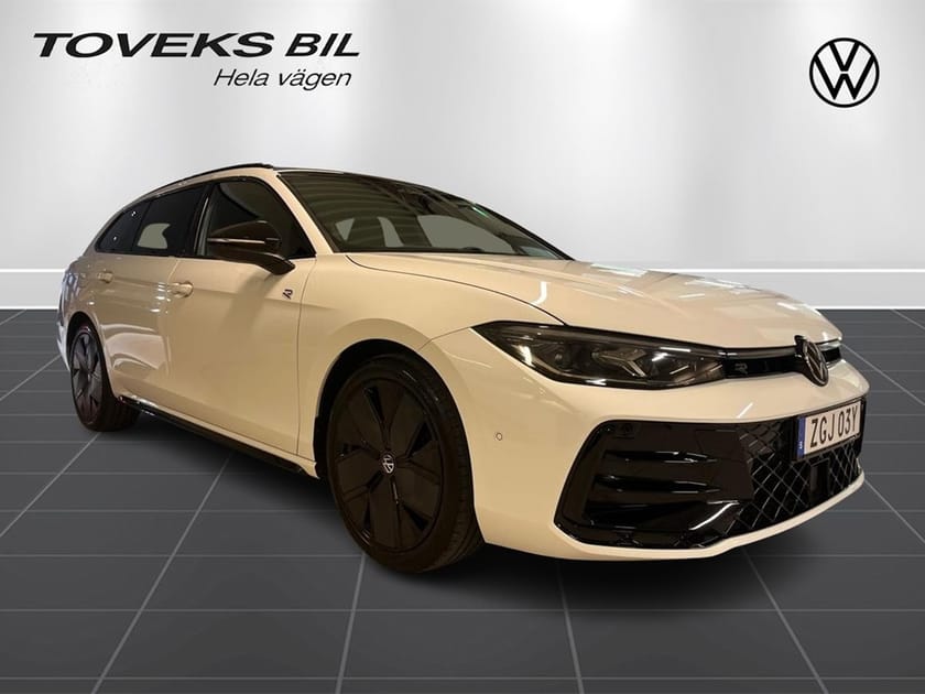 Bild 2 av Volkswagen Passat Sportscombi R-Line Signature 2.0 TDI 193hk 4motion I DEMO