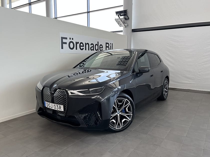 Bild 1 av BMW iX xDrive40 4,95 ränta Sportpaket Innovation 22" H/K Drag