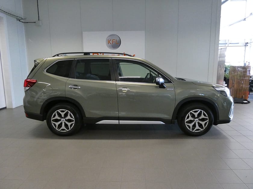 Bild 3 av Subaru Forester e-Boxer Ridge AWD Drag-Skinn-Kamera-Navi-Carplay-SoV