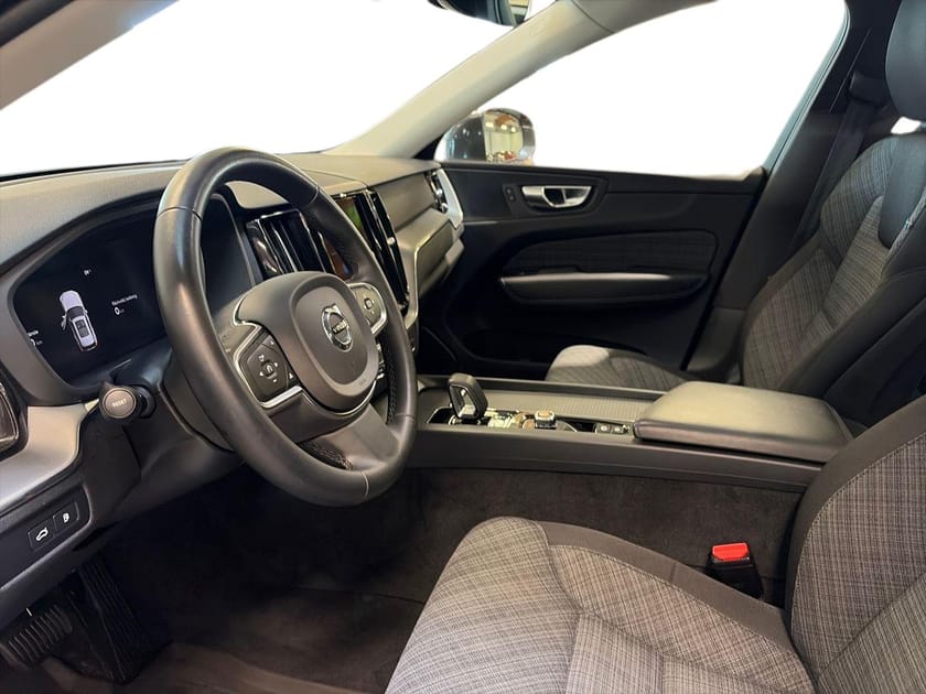 Bild 4 av Volvo XC60 Recharge T6 Core Edition, Navigation, Parkeringskamera bak, Adaptiv farthållare