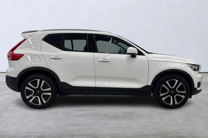 Bild 3 av Volvo XC40 B4 FWD Bensin Mom Adv Navi Pro Edt