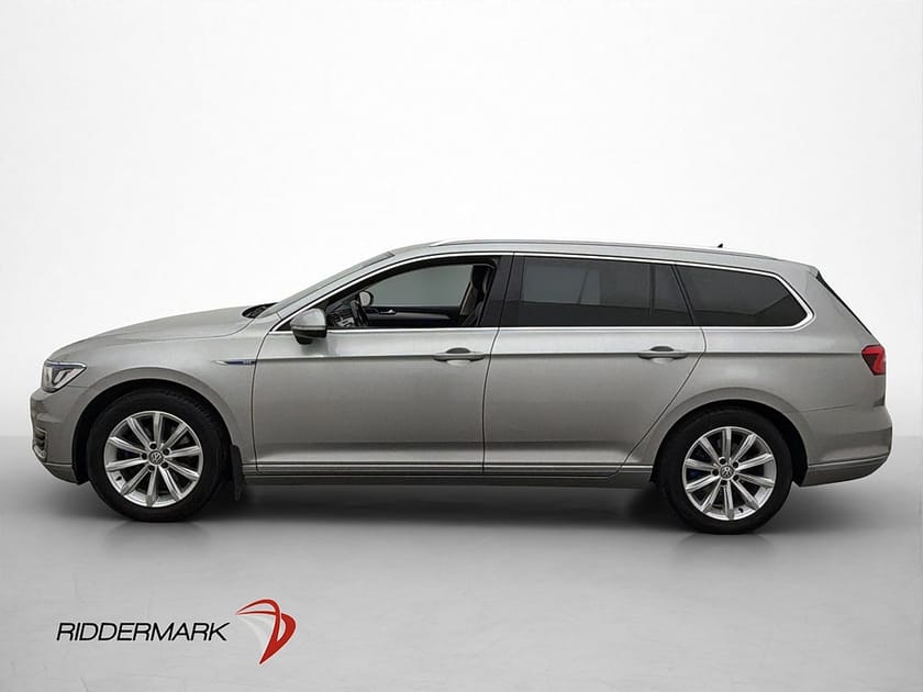 Bild 5 av Volkswagen Passat Variant GTE 218hk Kamera Halvskinn CarPlay Drag