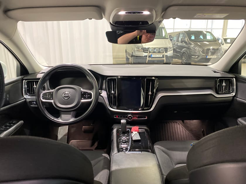 Bild 2 av Volvo V60 T6 TE Momentum Edition