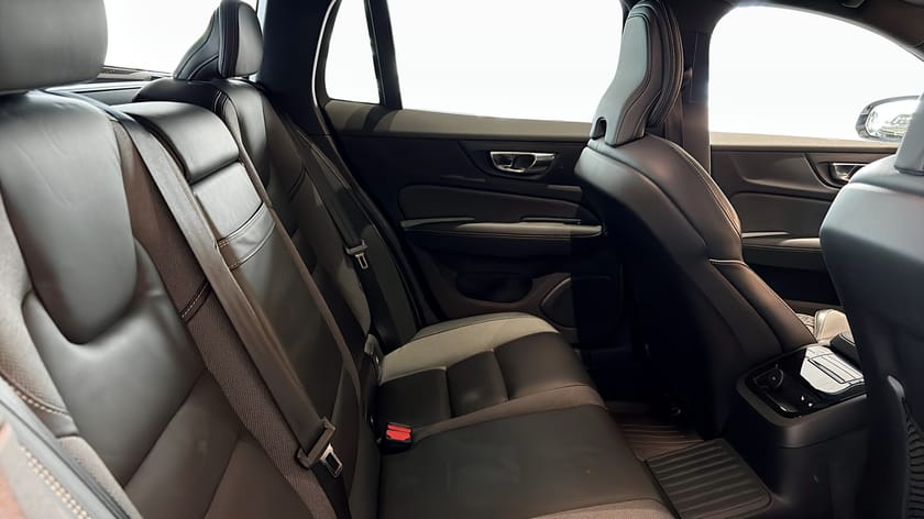 Bild 5 av Volvo V60 T8 392hk AWD R-Design Värmare H/K CarPlay Kamera