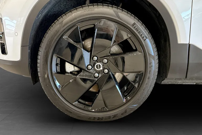 Volvo EX40 Twin Motor Performance