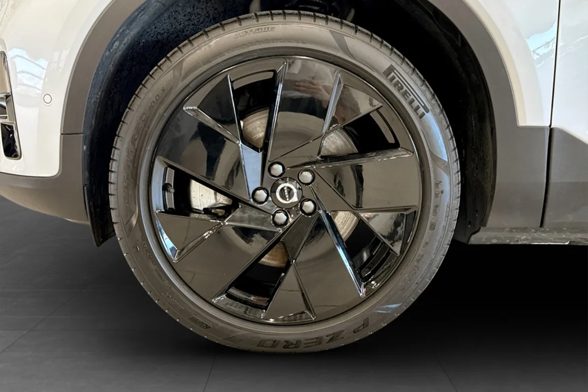 Volvo EX40 Twin Motor Performance