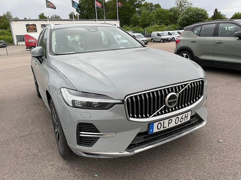 Bild 1 av Volvo XC60 T6 Recharge Core Bright plug in AWD 350HK 4x4 Panorama