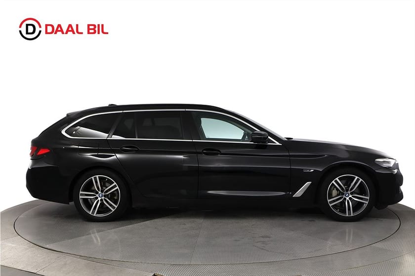 Bild 5 av BMW 530e Touring 12 kWh 292HK B-KAM DRAG NFC NAVI APP-CONNECT