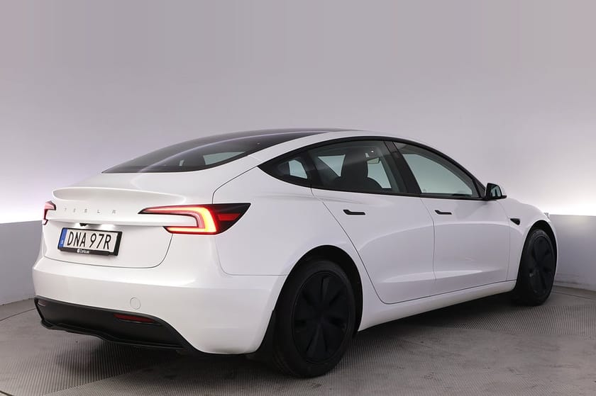 Bild 5 av Tesla Model 3 Standard Range Highland Autopilot Panorama