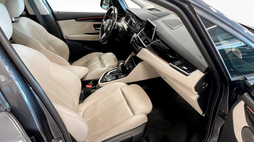 Bild 3 av BMW 225xe Active Tourer Sport Panorama Läder Navi Head-up H/K